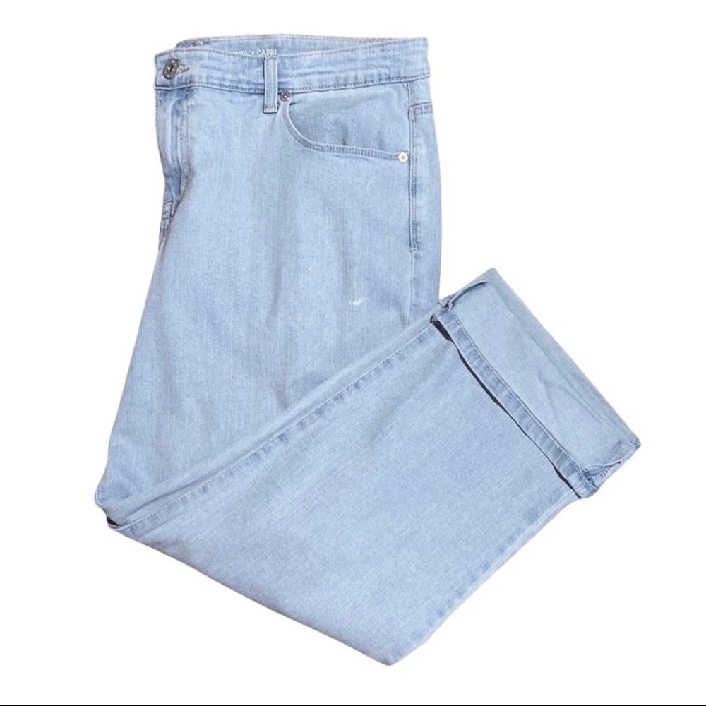 🎉HP🎉 Style & Co Curvy Cuffed Capri Jeans, Light Wash, Size 16, Like New